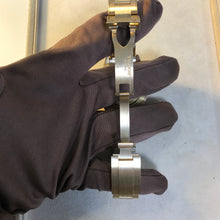 Load image into Gallery viewer, buckle_opened