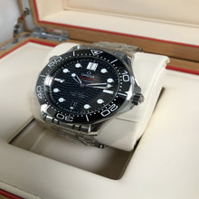 Load image into Gallery viewer, Omega Seamaster Diver 300M Black Dial (210.30.42.20.01.001)