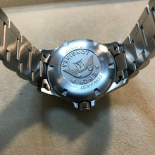 Load image into Gallery viewer, Longines Conquest V.H.P. 43mm (L3.726.4.56.6)