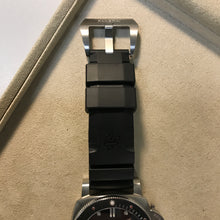 Load image into Gallery viewer, Panerai Luminor Submersible Automatic (PAM00683)