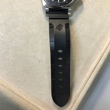 Load image into Gallery viewer, Panerai Luminor Submersible Automatic (PAM00683)