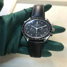 Load image into Gallery viewer, Omega Speedmaster Moonwatch (310.32.42.50.01.002)