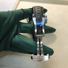 Load image into Gallery viewer, Omega Speedmaster Moonwatch (310.32.42.50.01.002)