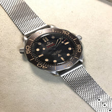Load image into Gallery viewer, Omega Seamaster Diver James Bond No Time to Die 007(210.90.42.20.01.001)