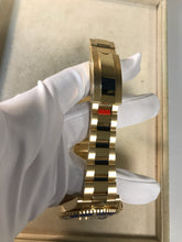 Load image into Gallery viewer, Submariner Date (126618LB-0002)