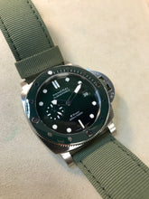 Load image into Gallery viewer, Submersible QuarantaQuattro eSteel™ Verde (PAM01287)