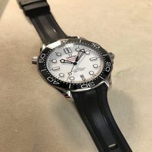 Load image into Gallery viewer, Omega DIVER 300M 21032422004001_1