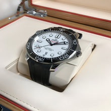 Load image into Gallery viewer, Omega Seamaster Diver 300M (210.32.42.20.04.001)