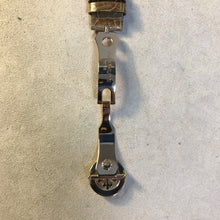 Load image into Gallery viewer, wrist_shot
