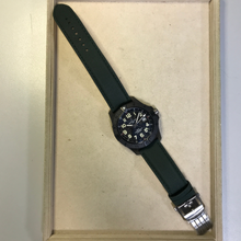 Load image into Gallery viewer, wrist_shot
