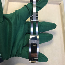 Load image into Gallery viewer, buckle_opened
