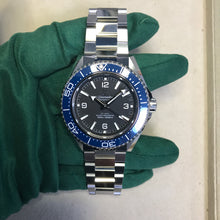 Load image into Gallery viewer, wrist_shot
