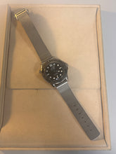 Load image into Gallery viewer, wrist_shot
