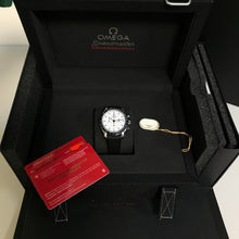 Load image into Gallery viewer, Omega Speedmaster Moonwatch Professional (310.32.42.50.04.001)
