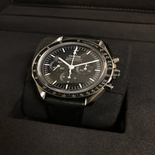 Load image into Gallery viewer, Speedmaster Moonwatch (310.32.42.50.01.002)
