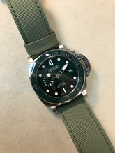 Load image into Gallery viewer, Submersible QuarantaQuattro eSteel™ Verde (PAM01287)

